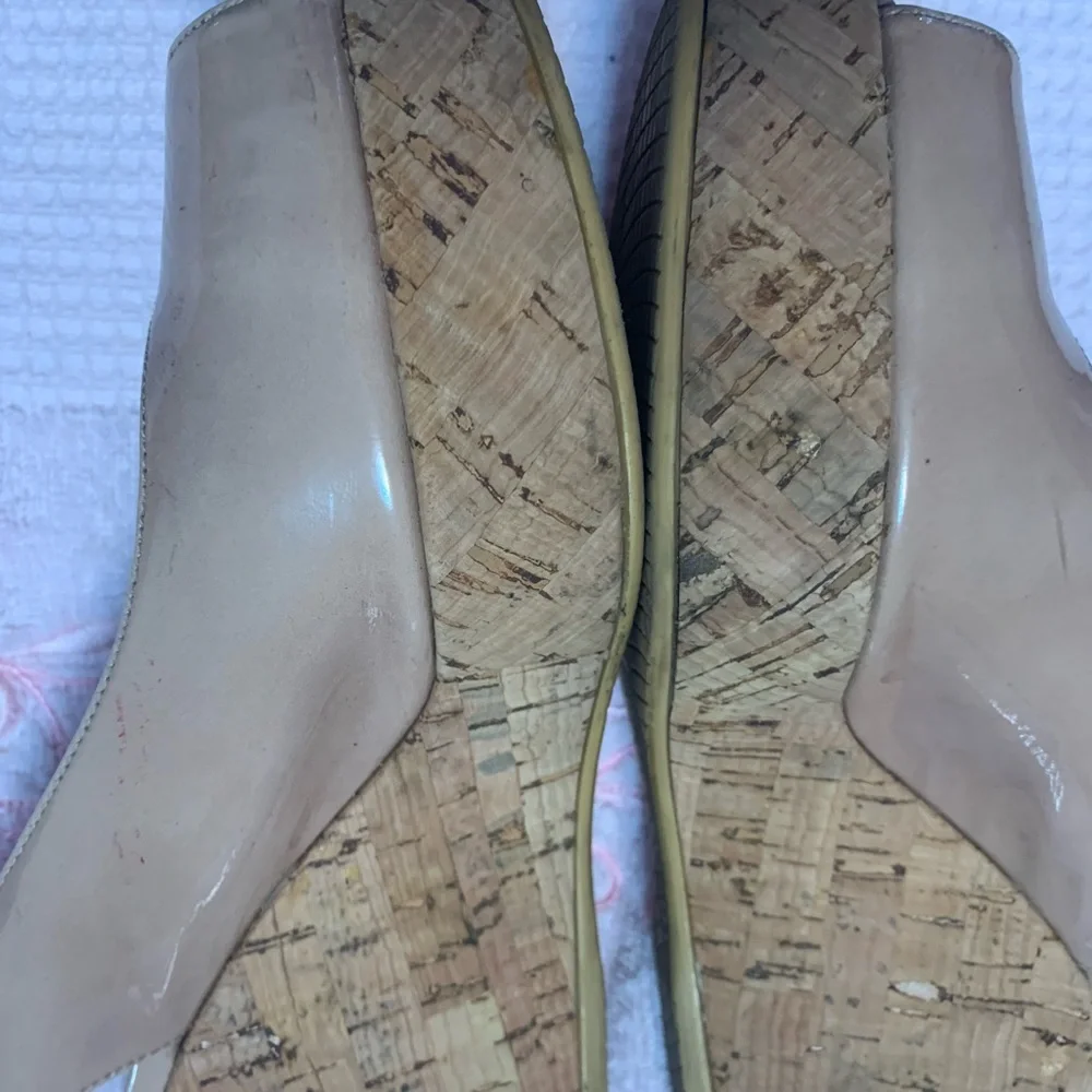 Stuart Weitzman Jean Patent Wedge Sandals - Picture 9 of 13